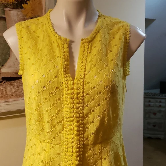 ♦️♦️SOLD♦️♦️ Banana Republic Tank - Picture 2 of 7